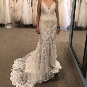 Never used Allure Bridals wedding gown